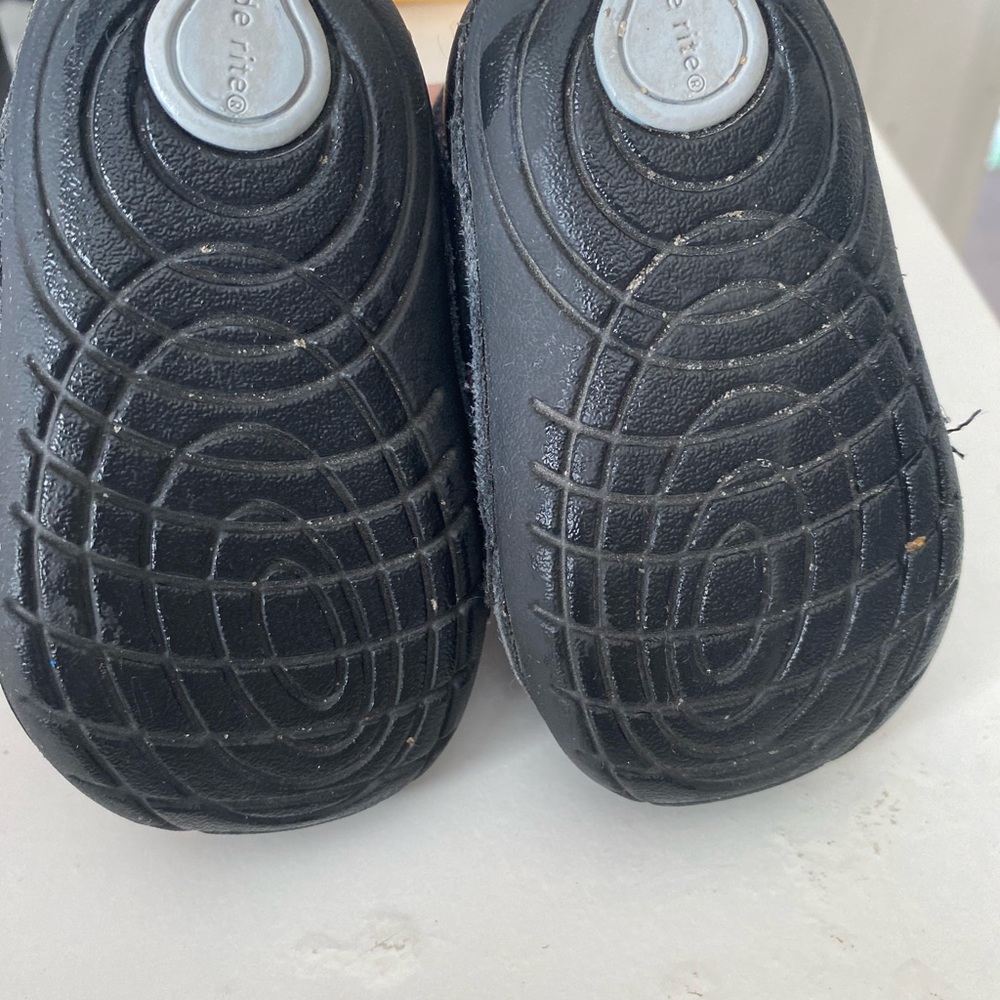 Stride Rite Shoes. Size 4 “wide” - Picture 2 of 3